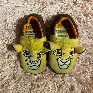 Size 11/12 lion king slippers